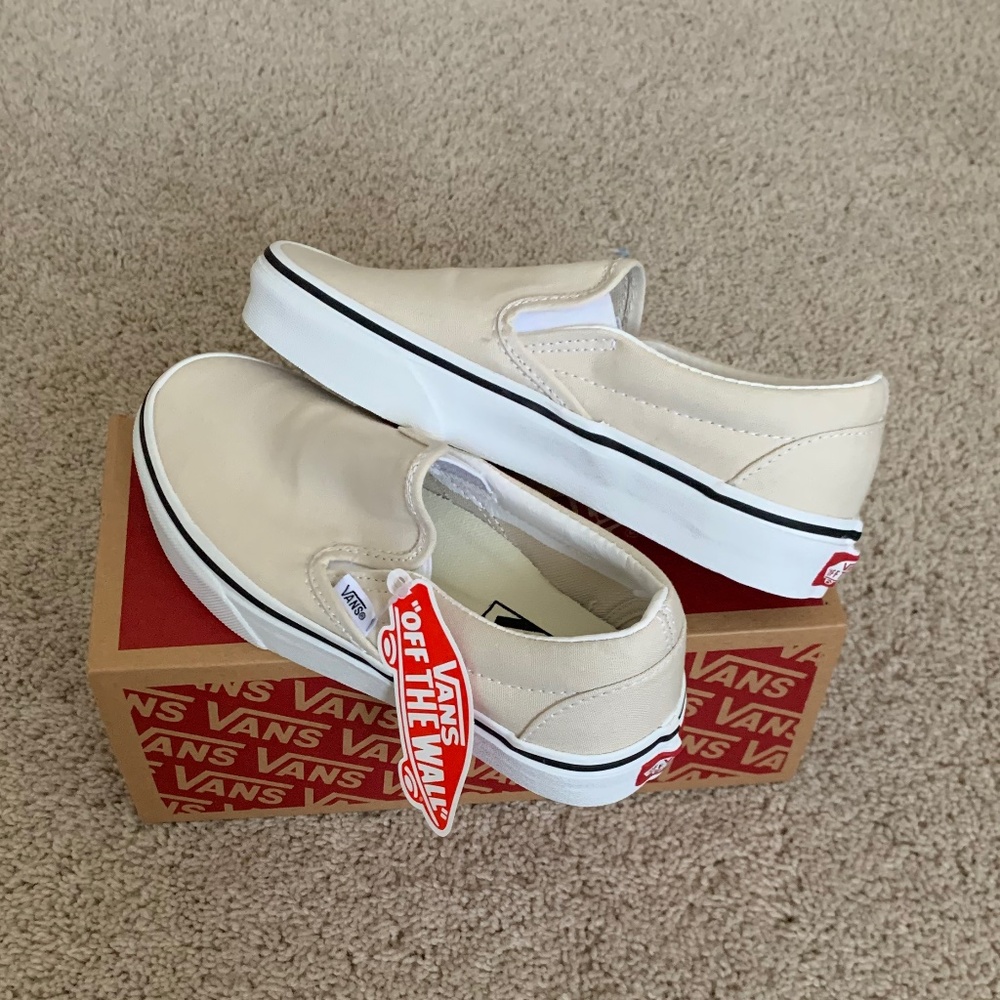 CREAM SLIP ON VANS